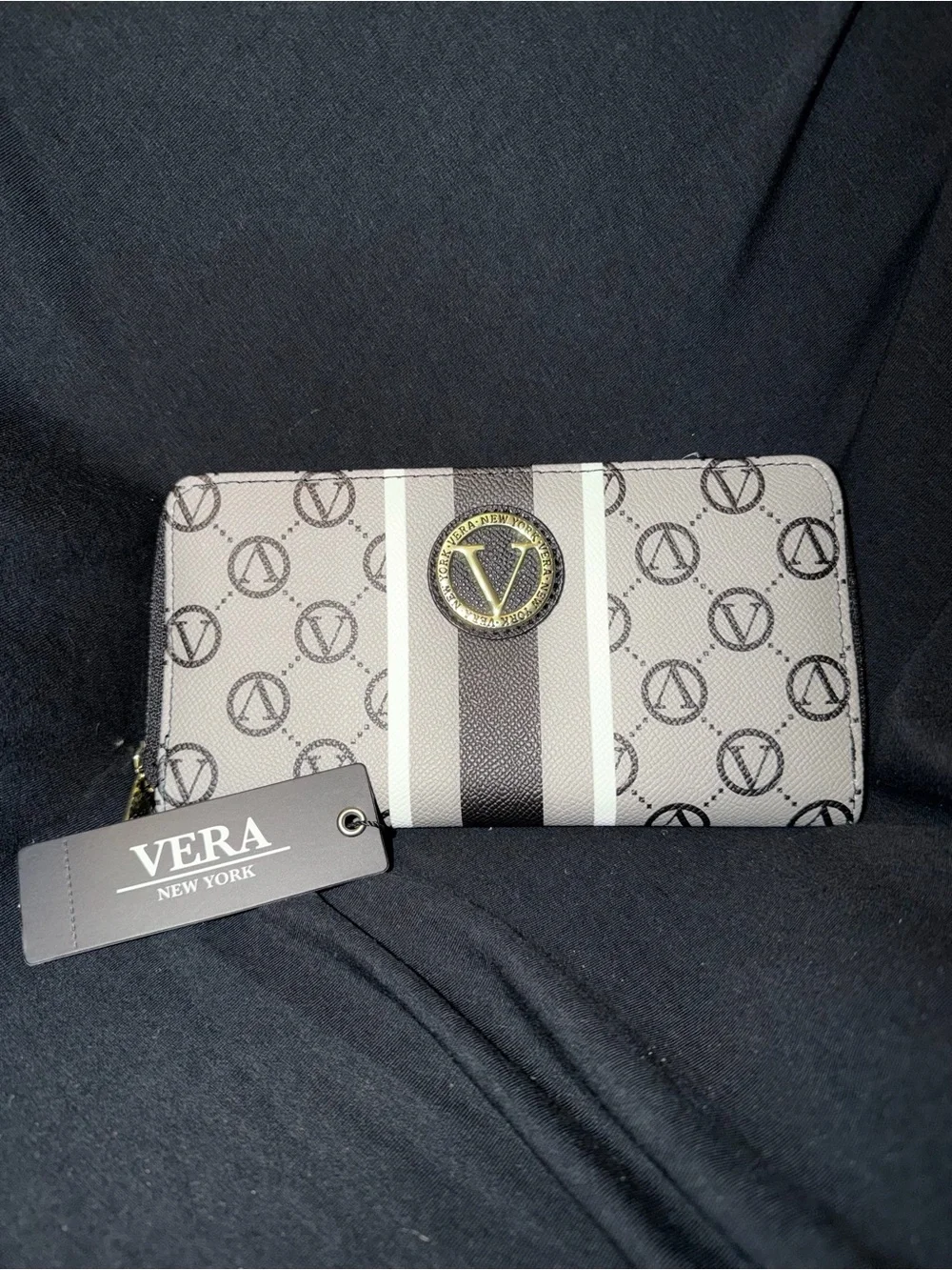Vera Signature Zip-Around Wallet - Black/Gray